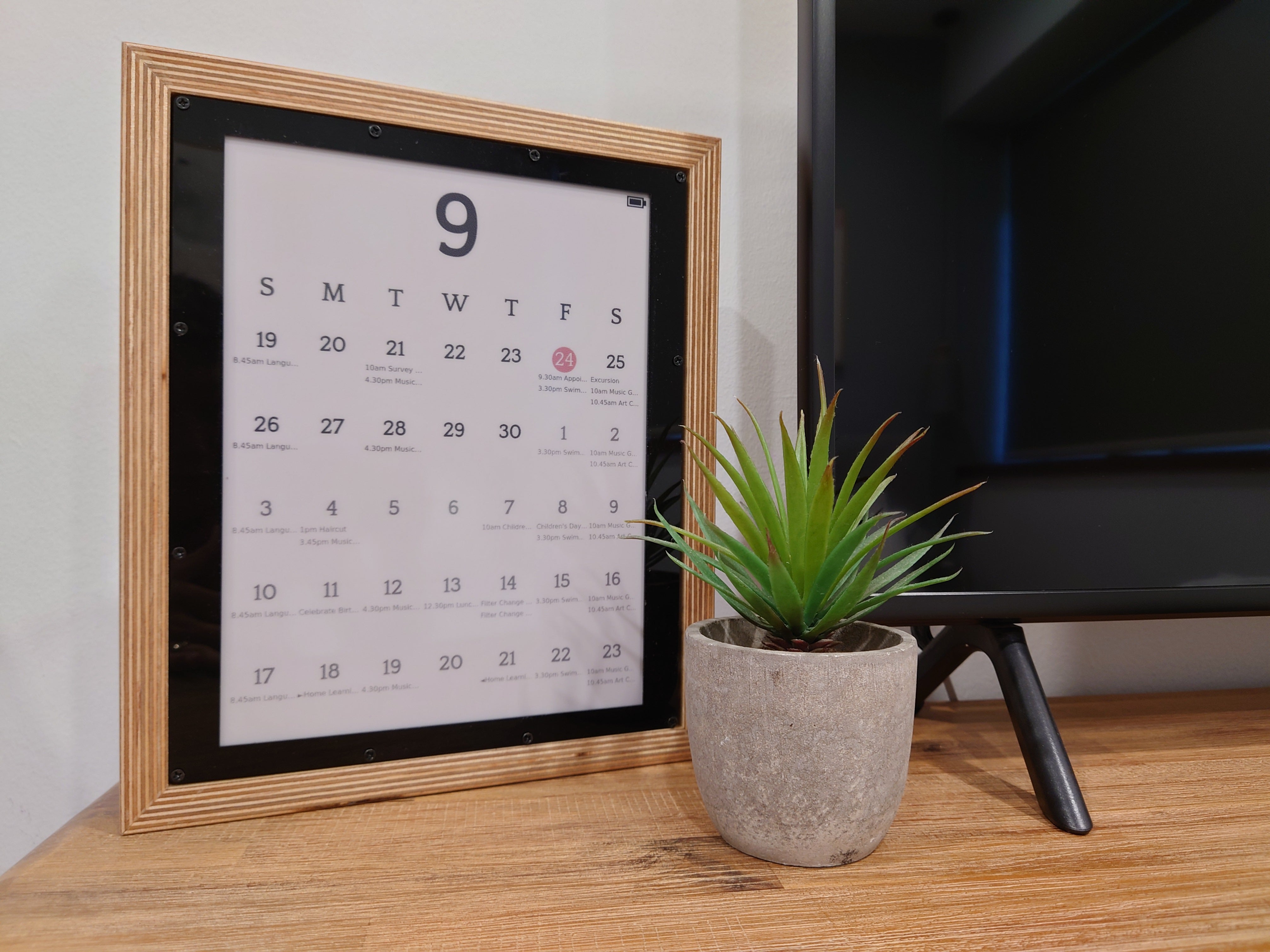 MagInkCal syncs your Google calendar with a framable e ink display